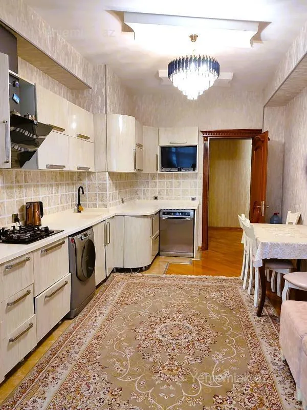 Satılır 3 otaqlı yeni tikili 125 m²