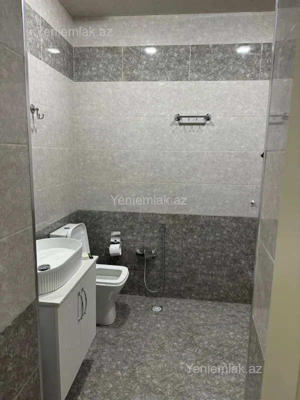 Satılır 3 otaqlı yeni tikili 120 m²