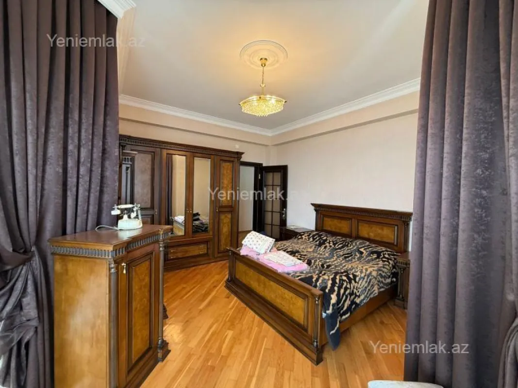 Satılır 3 otaqlı yeni tikili 125 m²