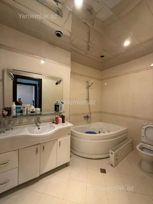 Satılır 3 otaqlı yeni tikili 125 m²