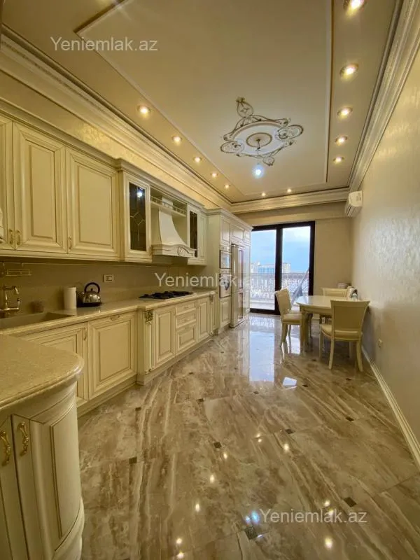 Satılır 4 otaqlı yeni tikili 240 m²