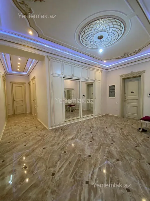 Satılır 4 otaqlı yeni tikili 240 m²