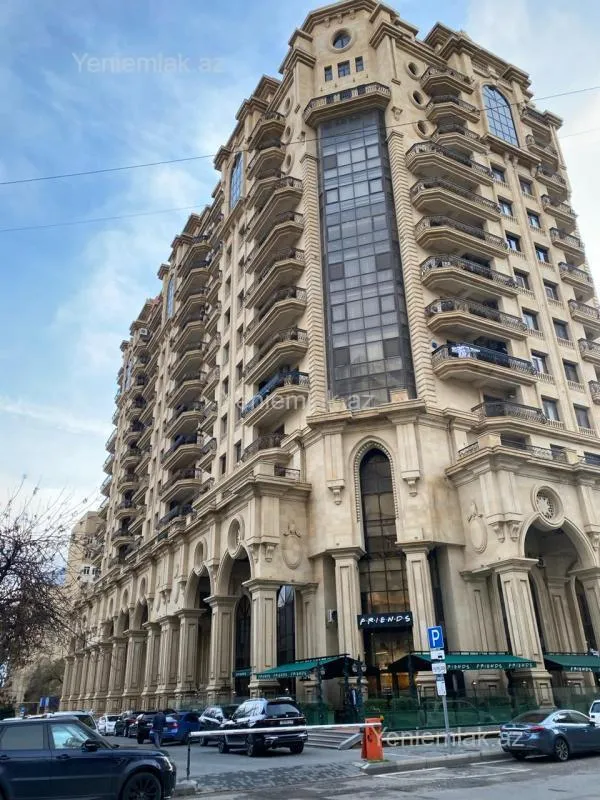 Satılır 4 otaqlı yeni tikili 240 m²