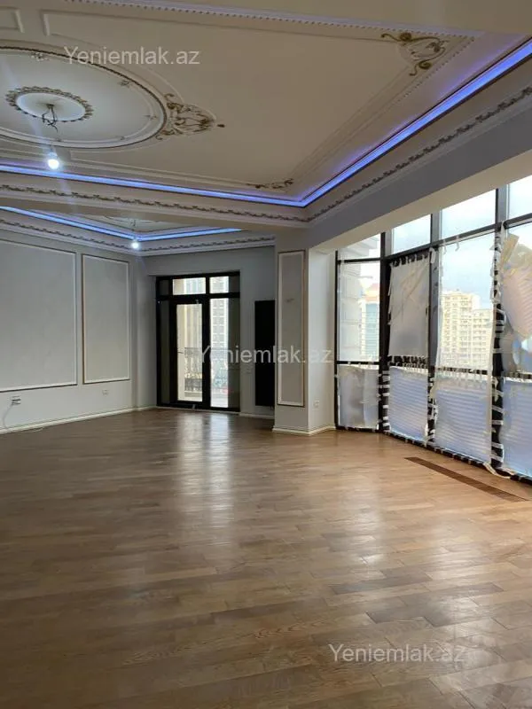 Satılır 4 otaqlı yeni tikili 240 m²