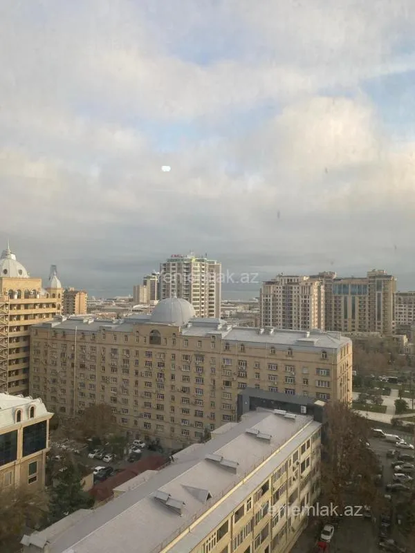 Satılır 4 otaqlı yeni tikili 240 m²