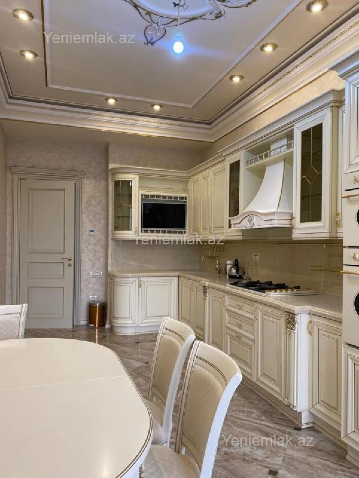 Satılır 4 otaqlı yeni tikili 240 m²