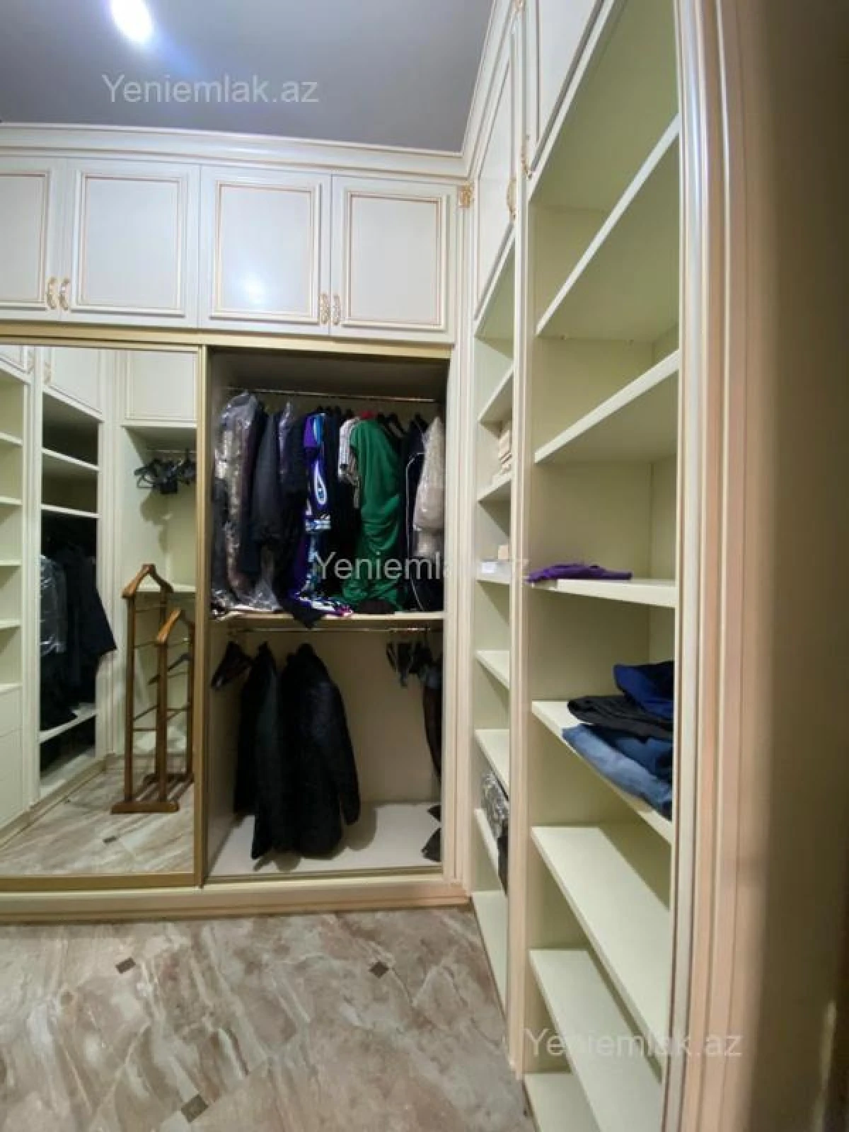 Satılır 4 otaqlı yeni tikili 240 m²