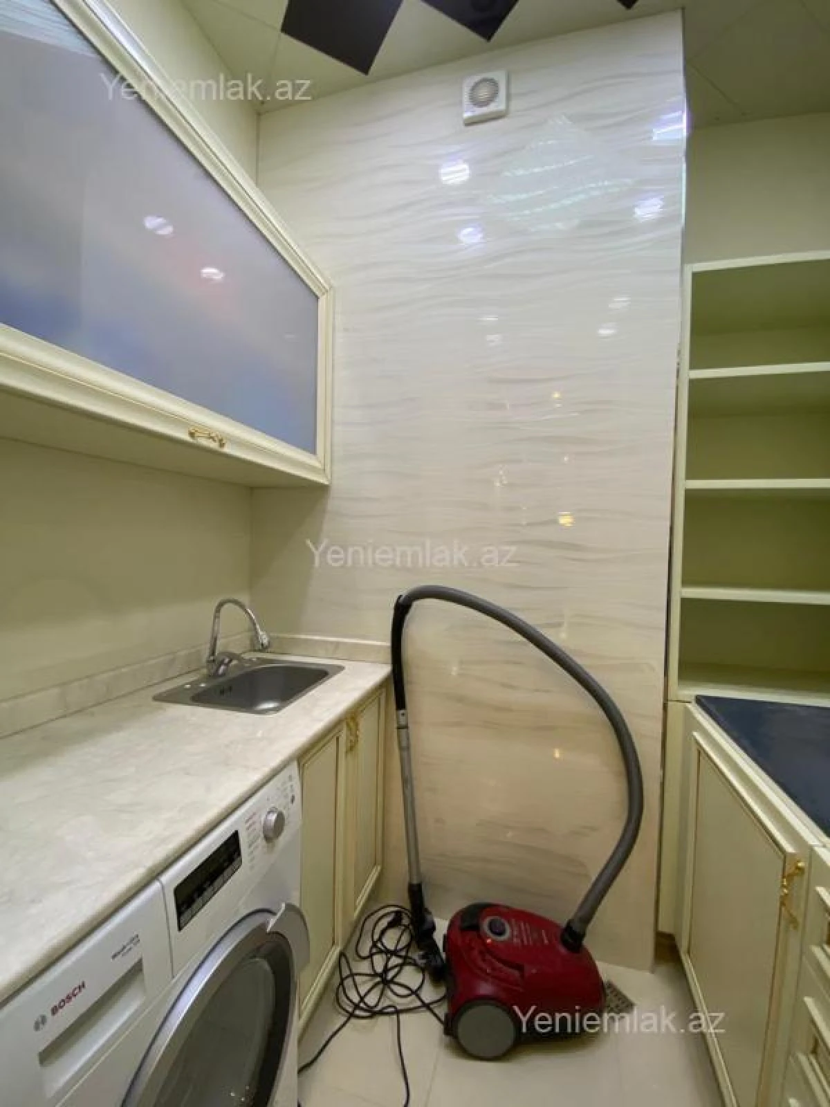 Satılır 4 otaqlı yeni tikili 240 m²