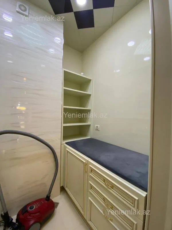 Satılır 4 otaqlı yeni tikili 240 m²