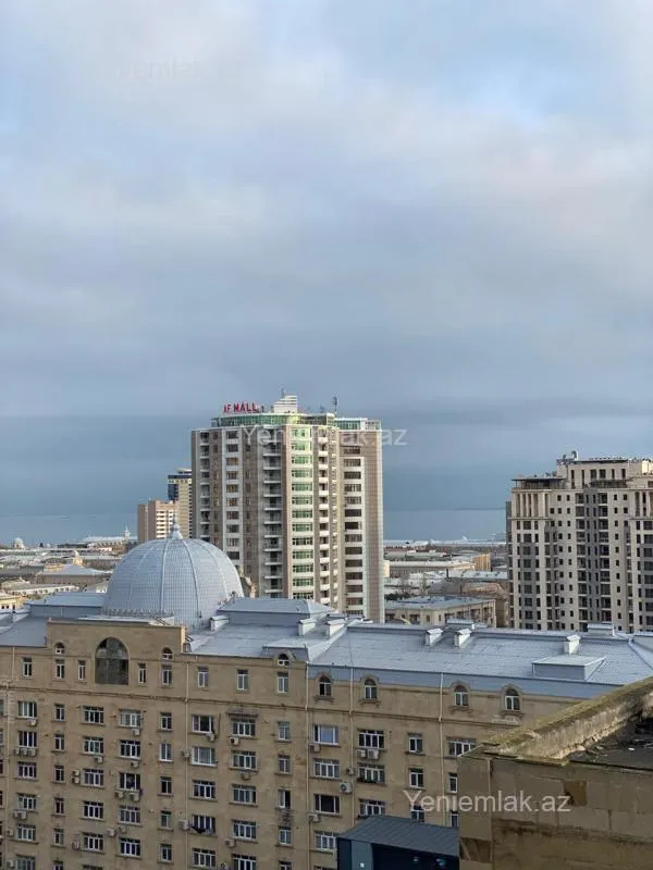 Satılır 4 otaqlı yeni tikili 240 m²