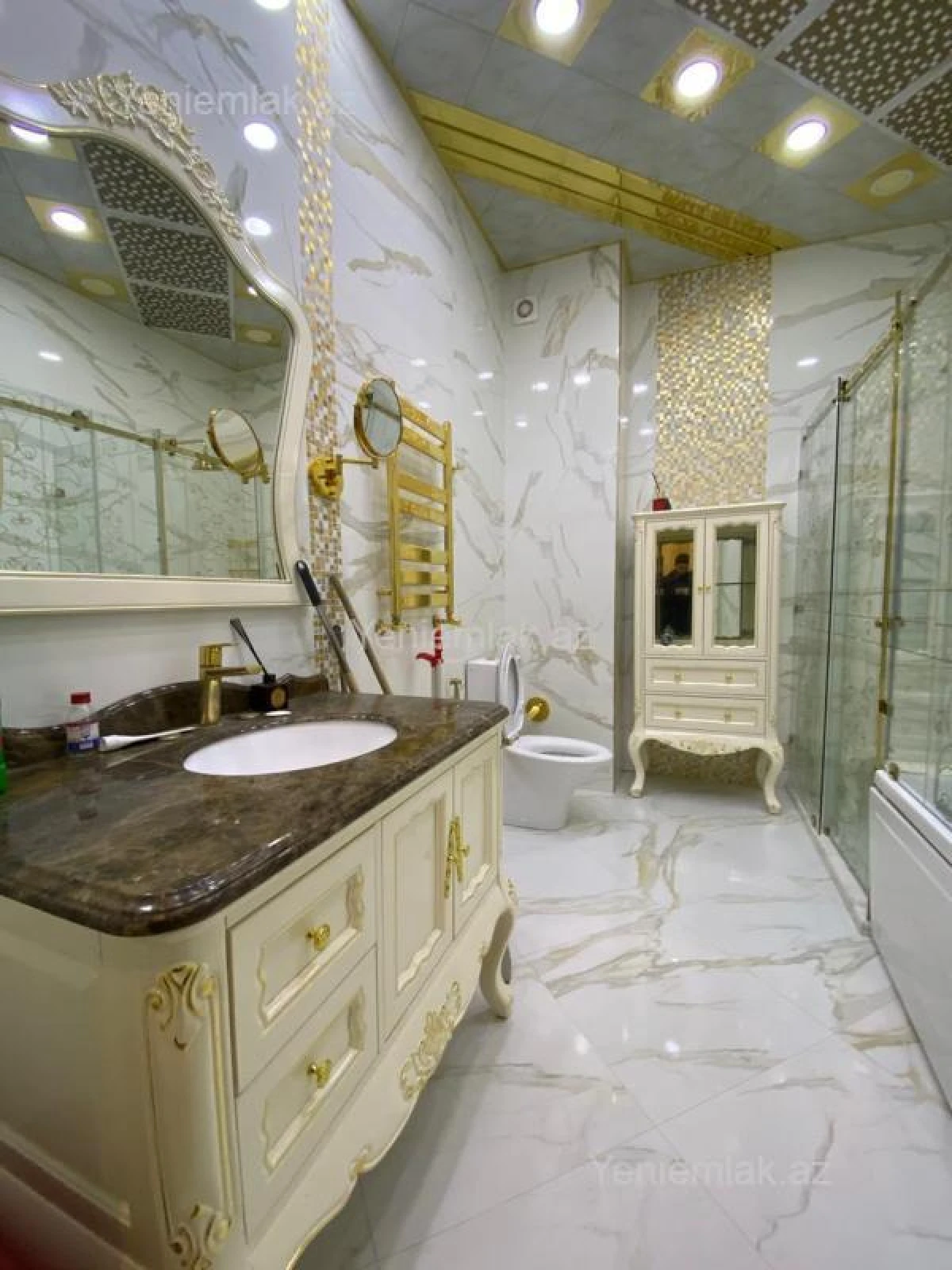 Satılır 4 otaqlı yeni tikili 240 m²