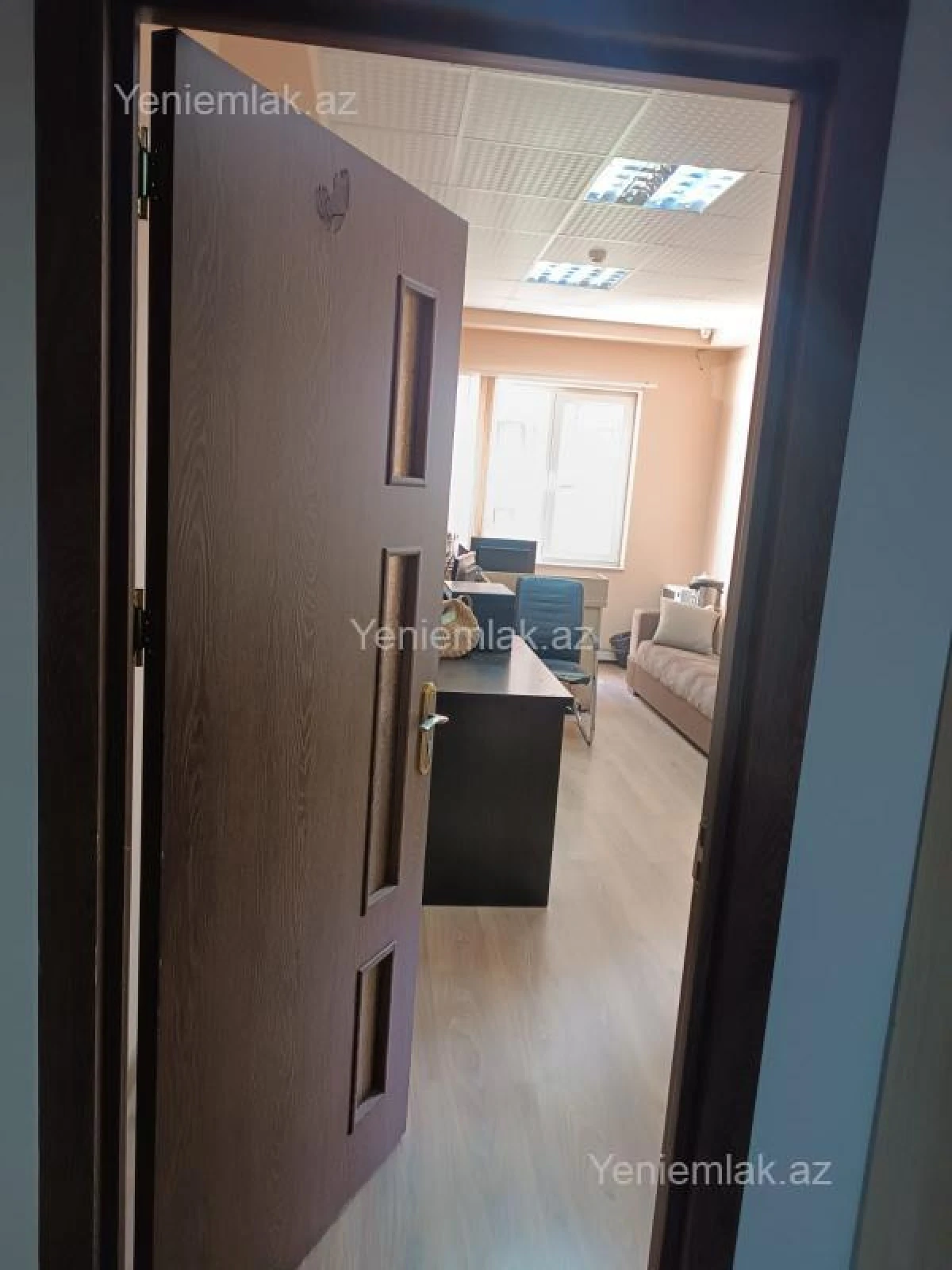 Satılır 5 otaqlı ofis 230 m²