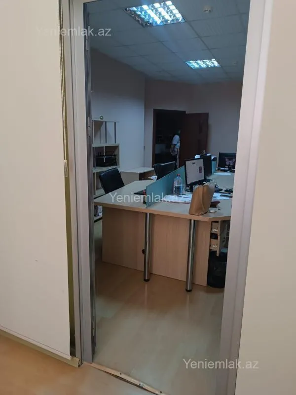 Satılır 5 otaqlı ofis 230 m²