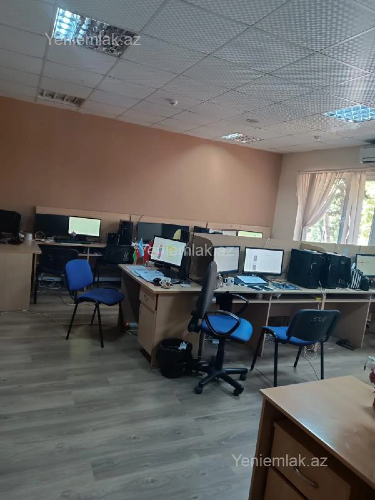 Satılır 5 otaqlı ofis 230 m²