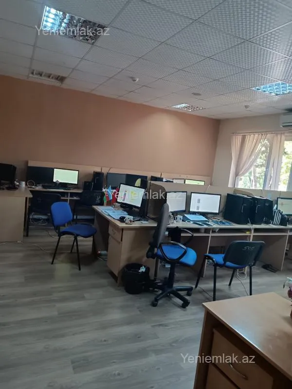 Satılır 5 otaqlı ofis 230 m²
