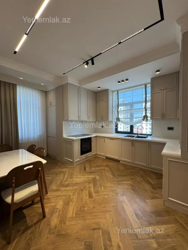 Satılır 4 otaqlı yeni tikili 165 m²