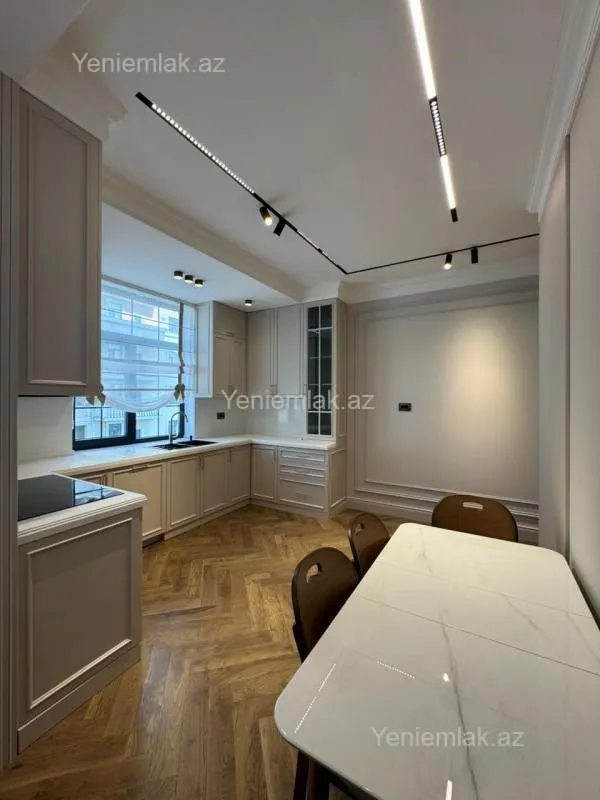 Satılır 4 otaqlı yeni tikili 165 m²