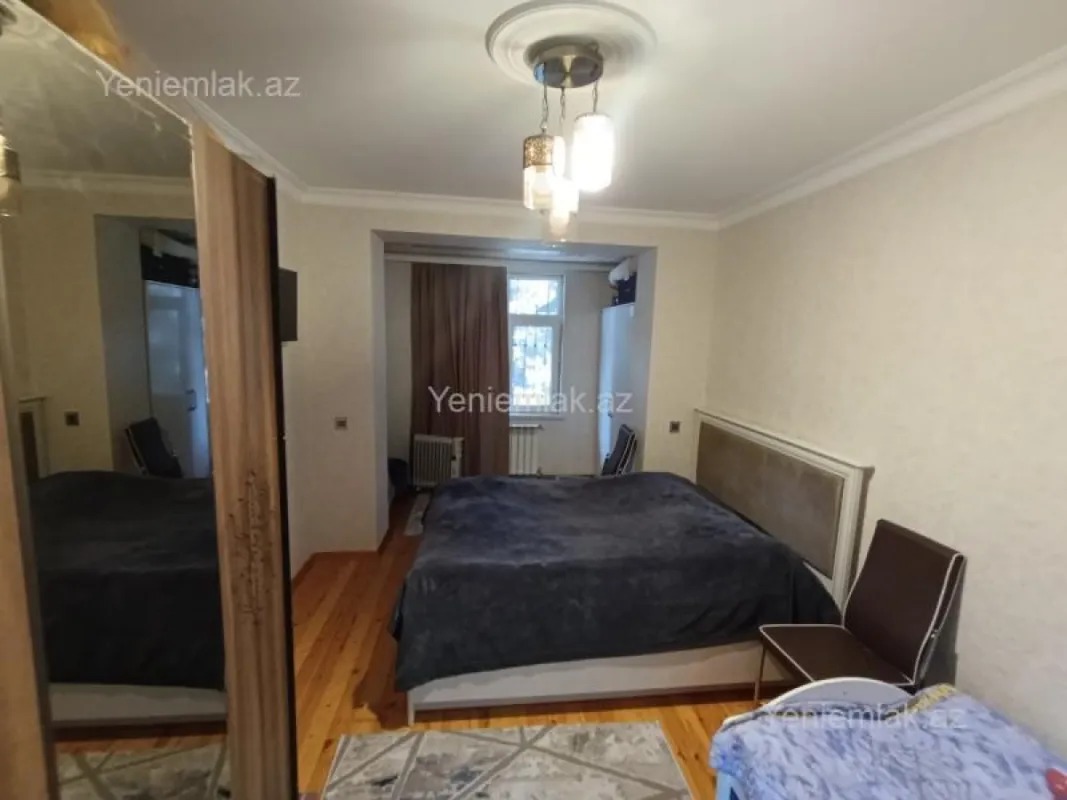 Satılır 2 otaqlı köhnə tikili 65 m²