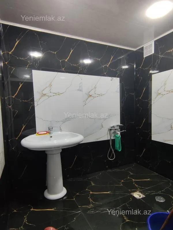 Satılır 2 otaqlı köhnə tikili 80 m²