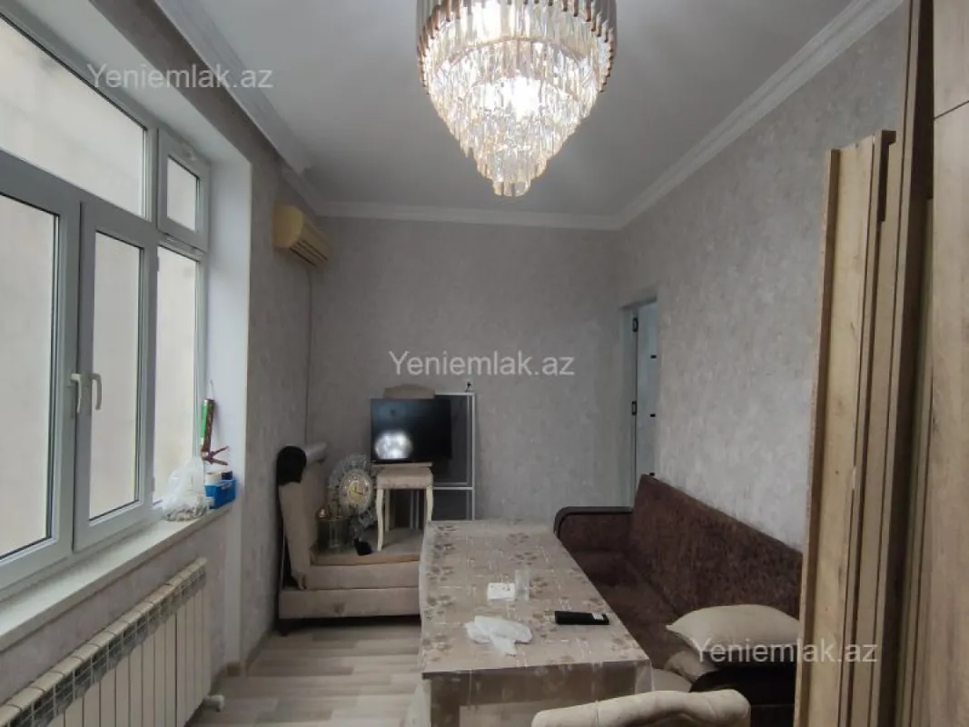 Satılır 2 otaqlı köhnə tikili 80 m²