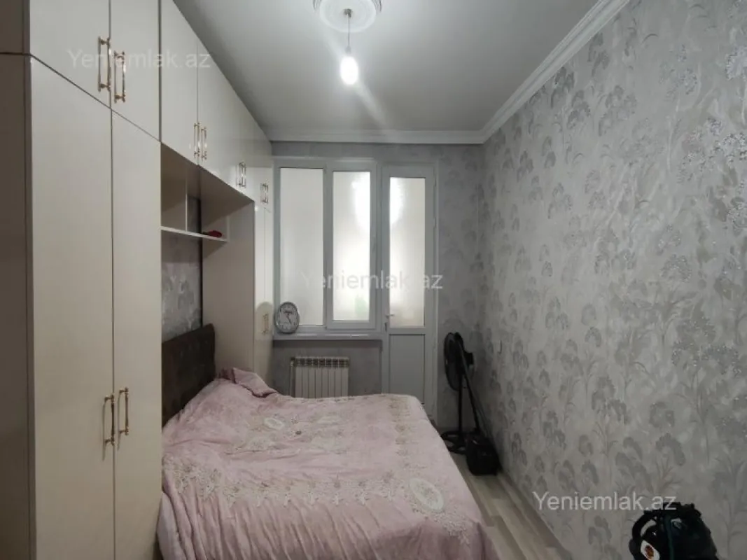 Satılır 2 otaqlı köhnə tikili 80 m²