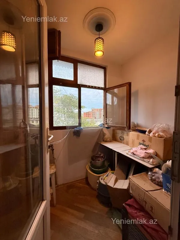 Satılır 2 otaqlı köhnə tikili 55 m²