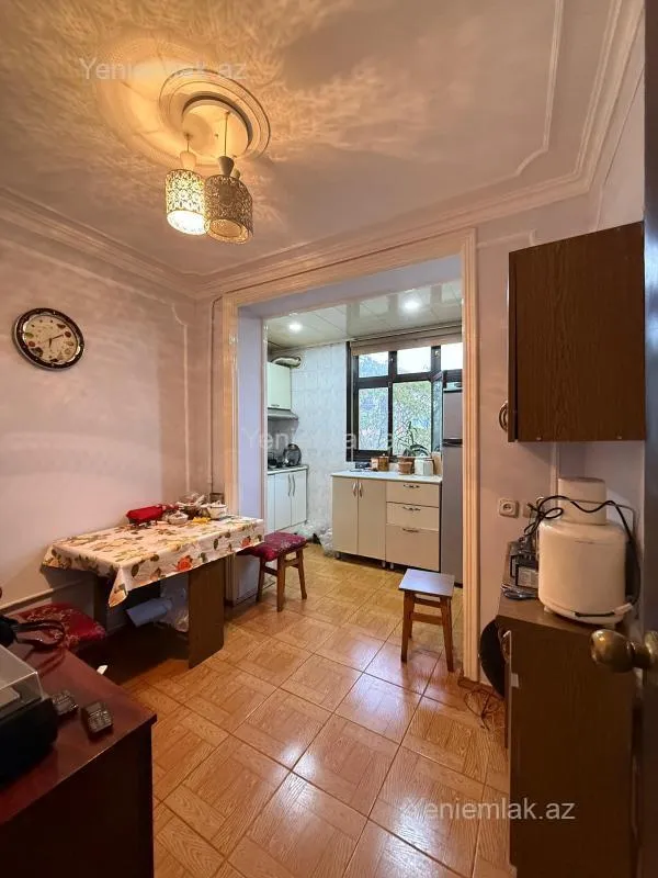 Satılır 2 otaqlı köhnə tikili 55 m²