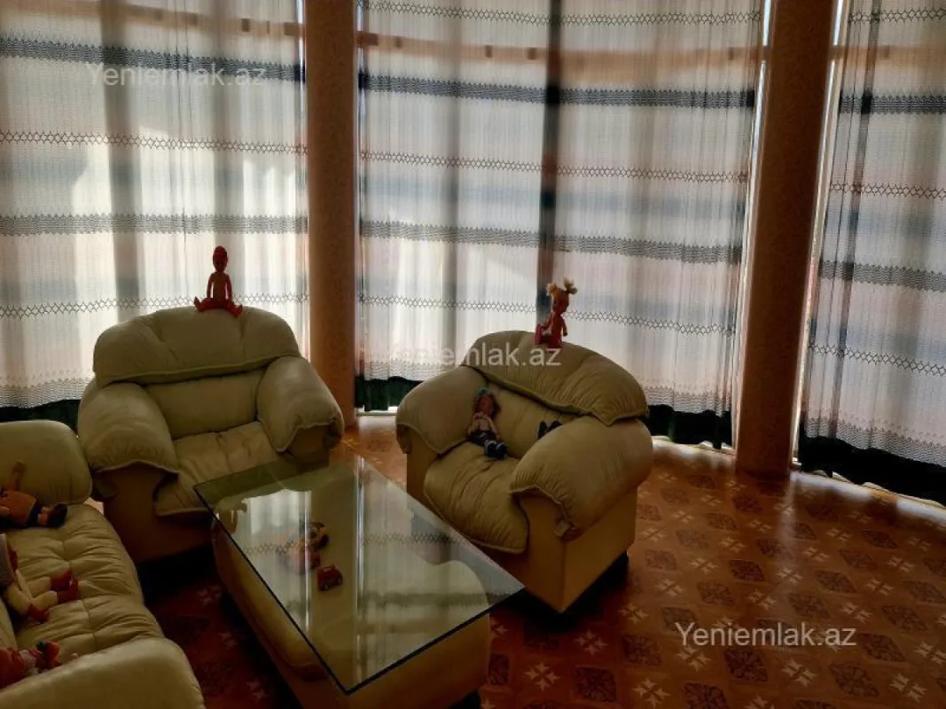 Satılır 8 otaqlı həyət evi 500 m²