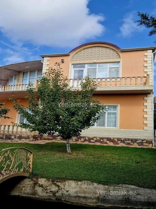 Satılır 8 otaqlı həyət evi 500 m²