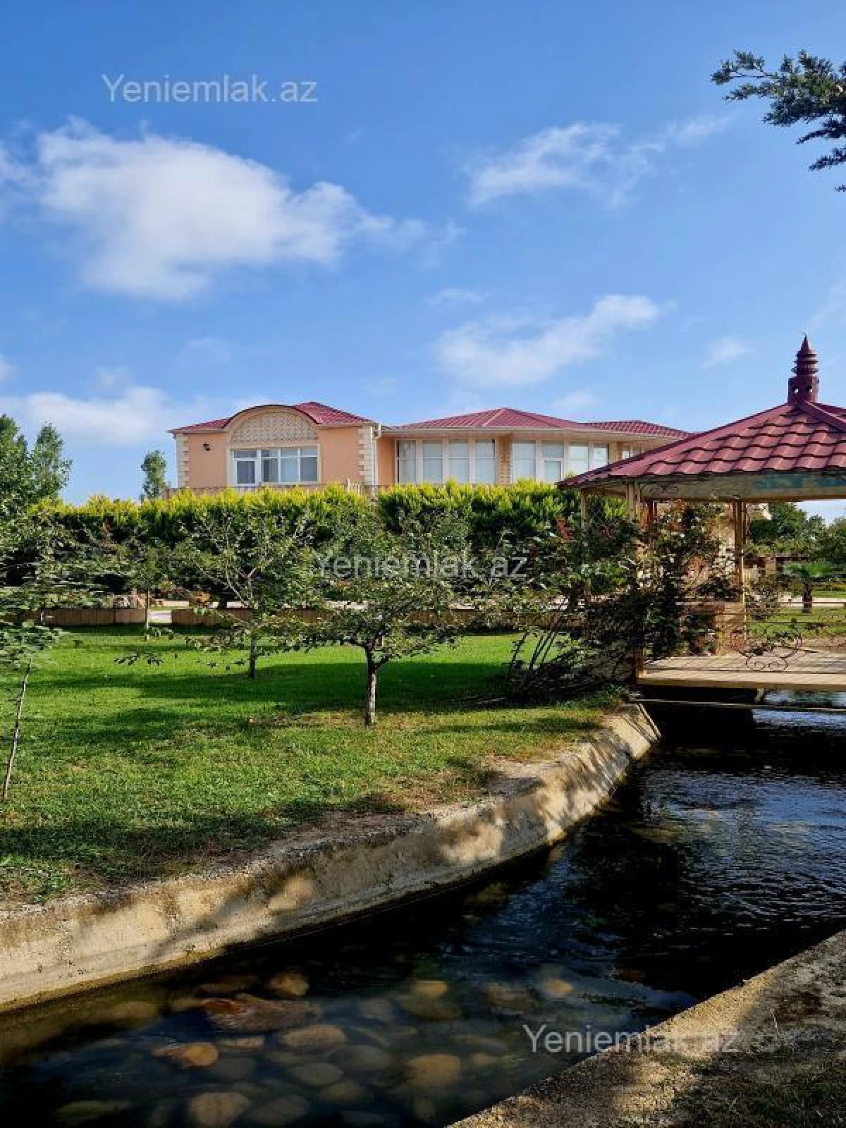 Satılır 8 otaqlı həyət evi 500 m²