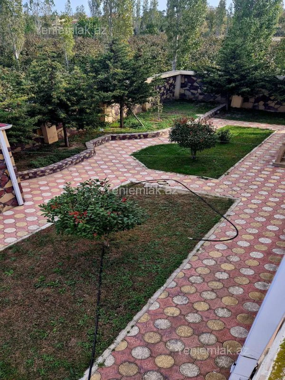 Satılır 8 otaqlı həyət evi 500 m²