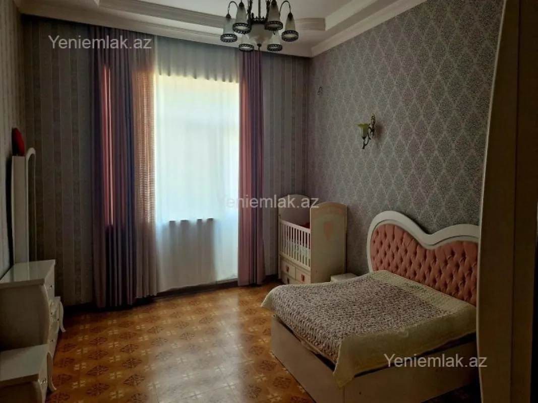 Satılır 8 otaqlı həyət evi 500 m²