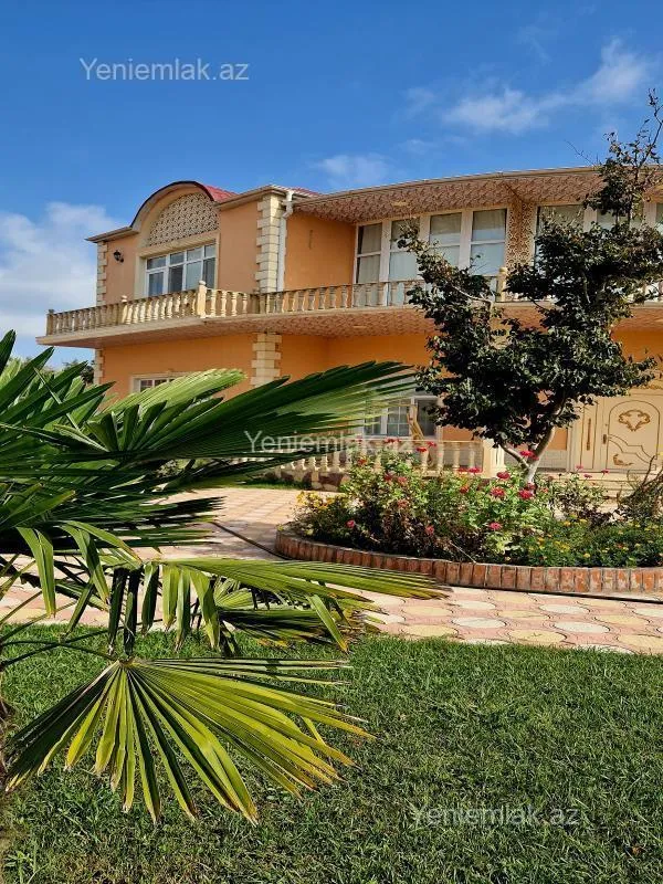 Satılır 8 otaqlı həyət evi 500 m²