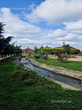 Satılır 8 otaqlı həyət evi 500 m²