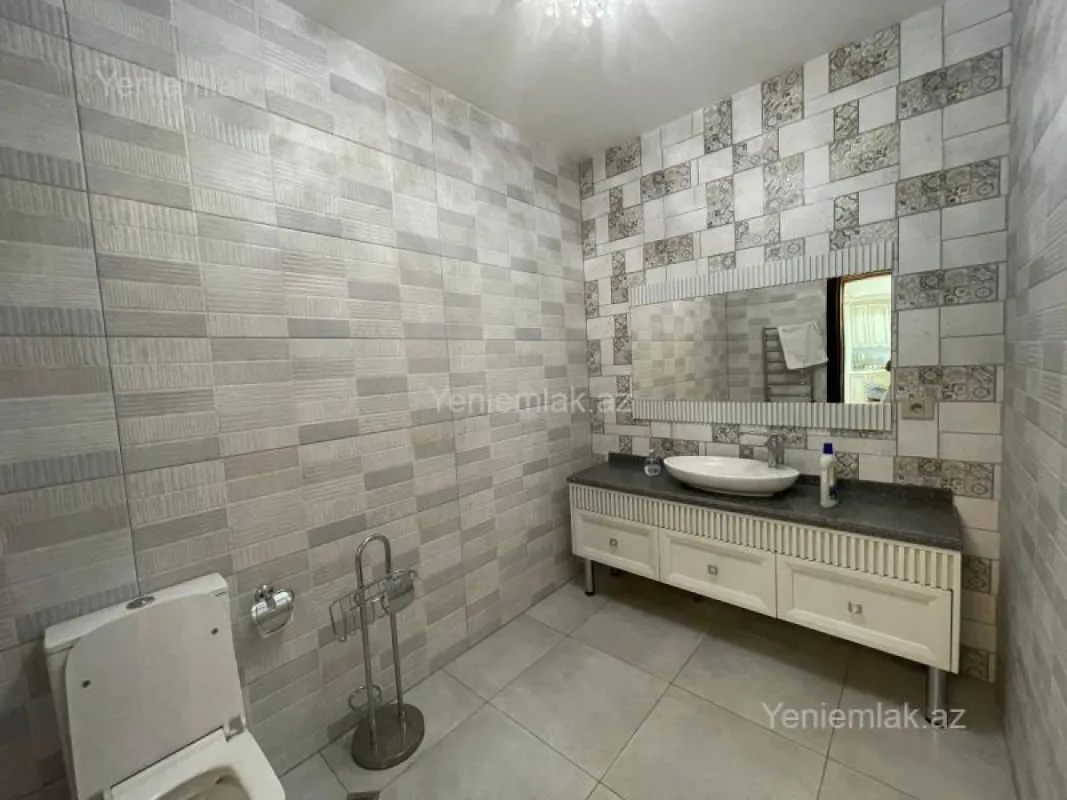 Satılır 7 otaqlı həyət evi 550 m²