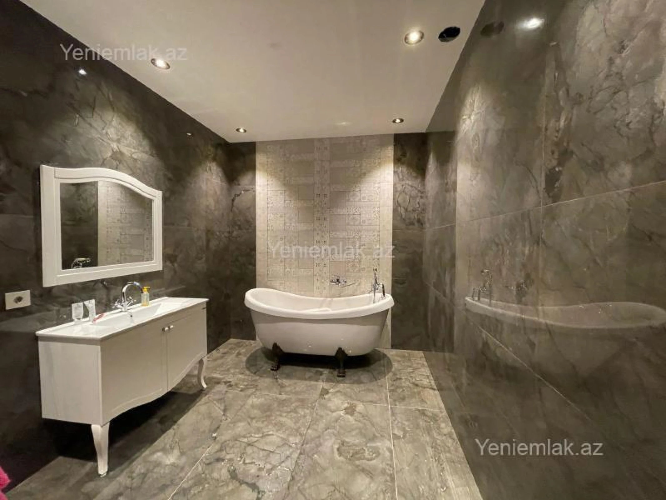 Satılır 7 otaqlı həyət evi 550 m²