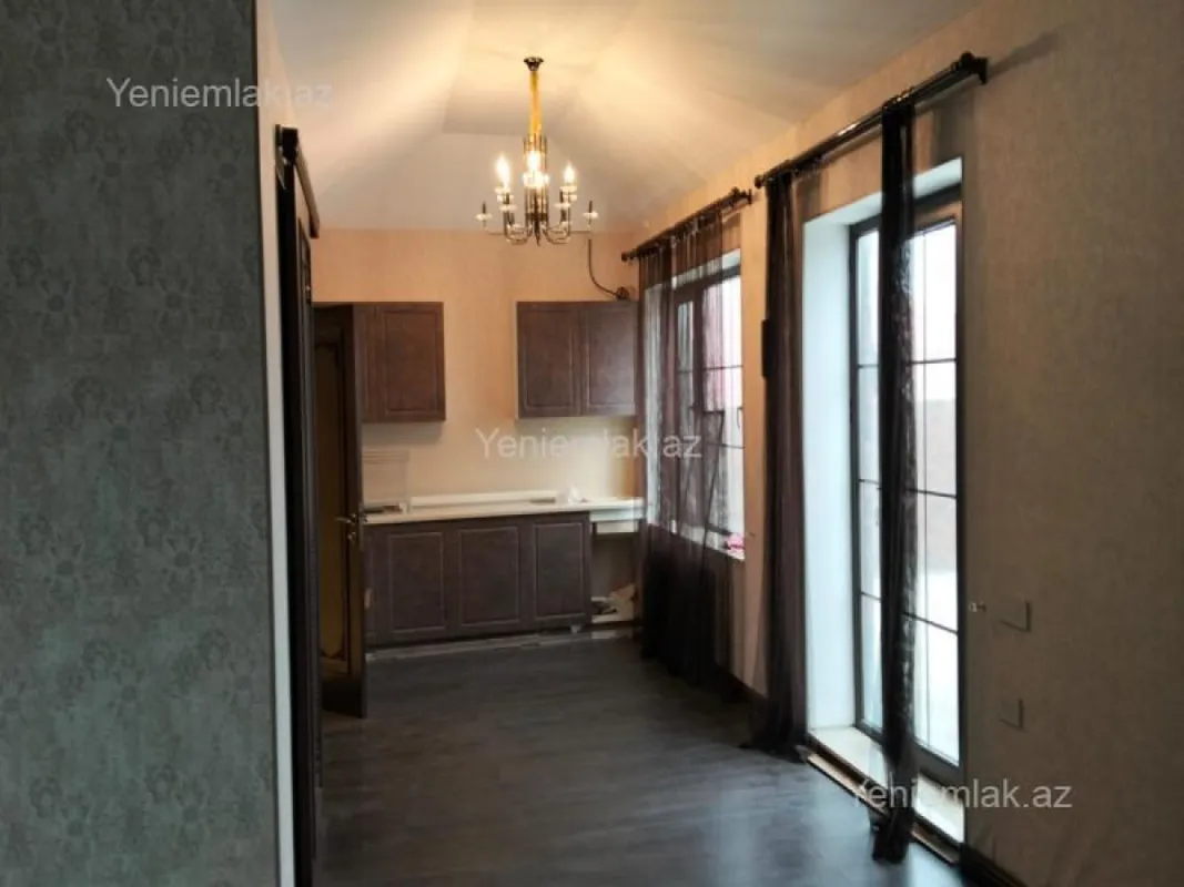 Satılır 7 otaqlı həyət evi 550 m²