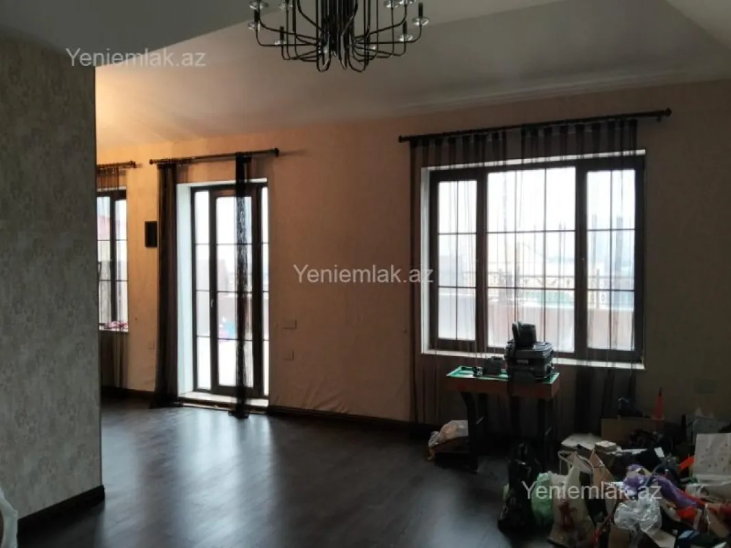 Satılır 7 otaqlı həyət evi 550 m²
