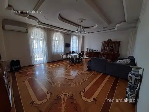 Satılır 7 otaqlı həyət evi 235 m²