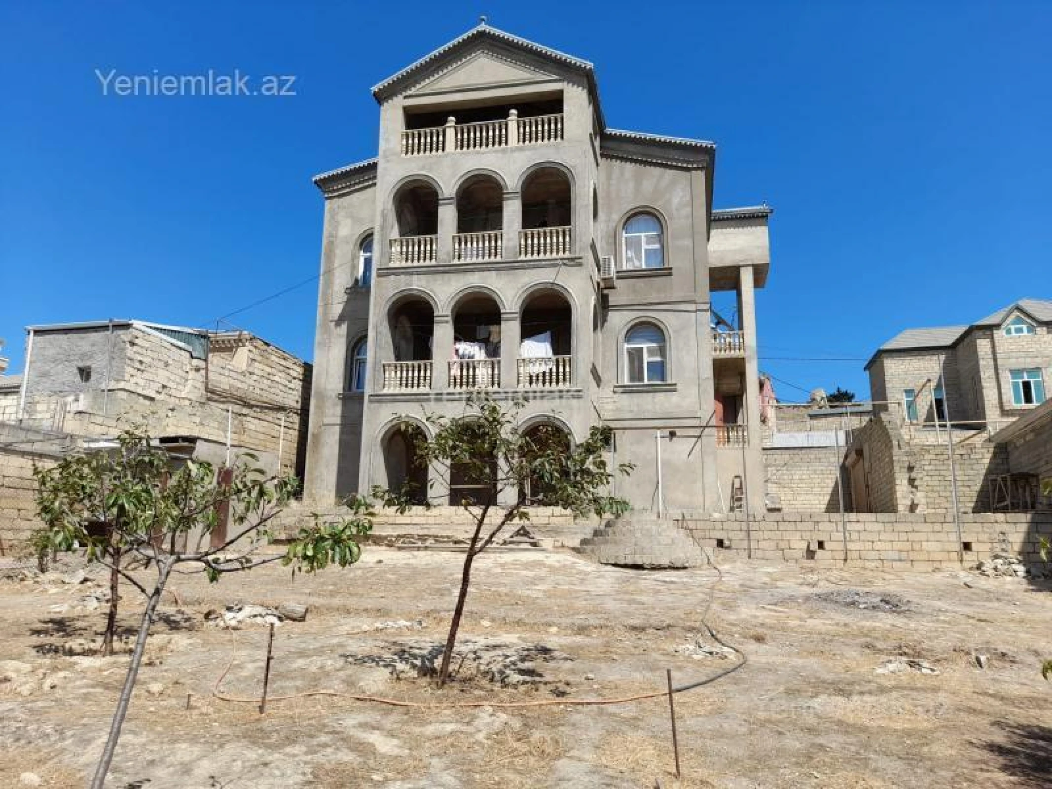 Satılır 7 otaqlı həyət evi 235 m²