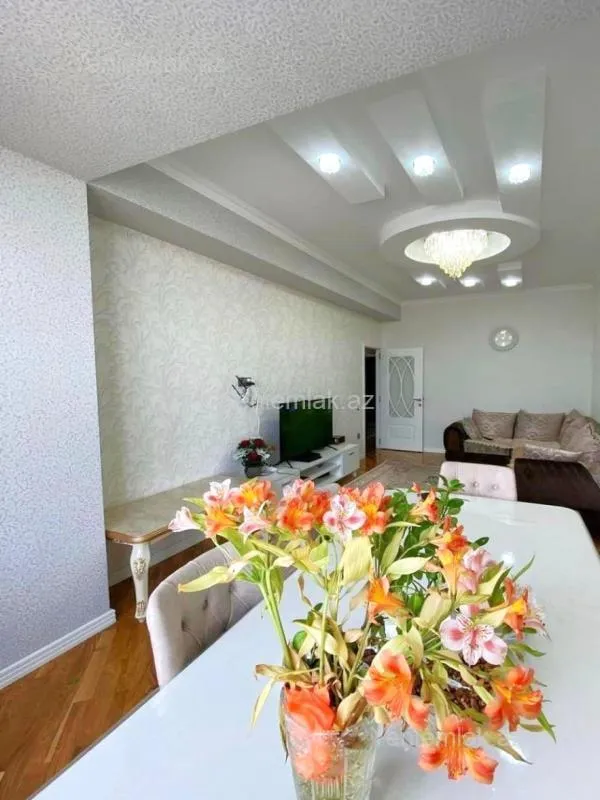 Satılır 3 otaqlı yeni tikili 105 m²