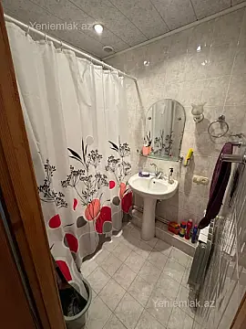 Satılır 2 otaqlı köhnə tikili 62 m²