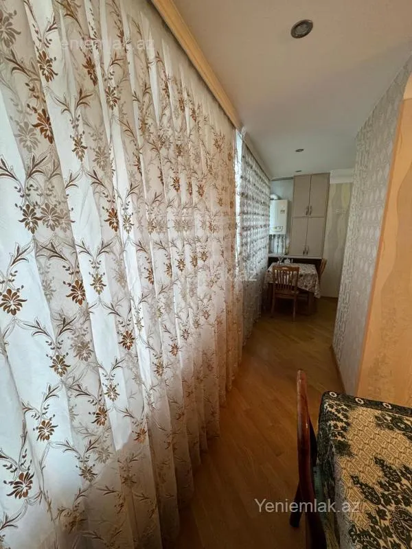 Satılır 2 otaqlı köhnə tikili 62 m²