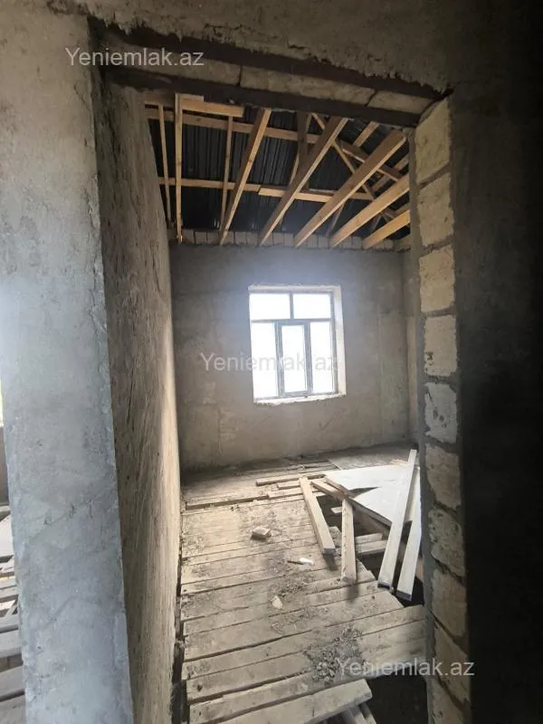 Satılır 5 otaqlı həyət evi 140 m²