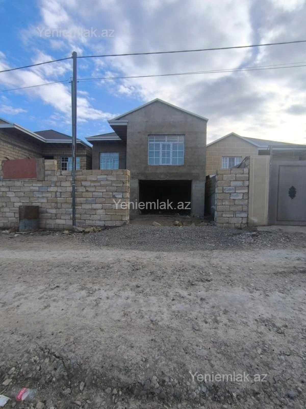 Satılır 5 otaqlı həyət evi 140 m²