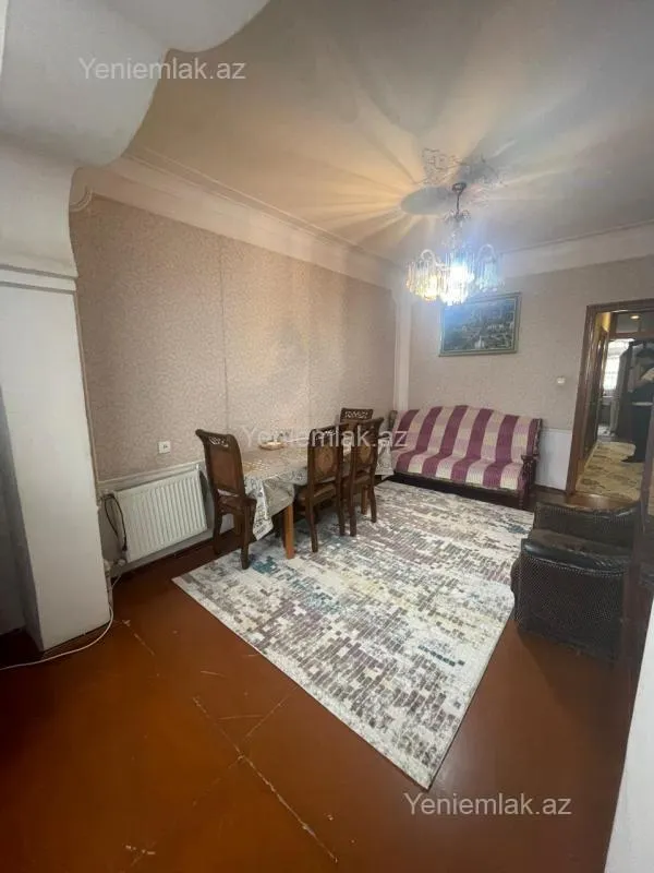 Satılır 5 otaqlı köhnə tikili 120 m²