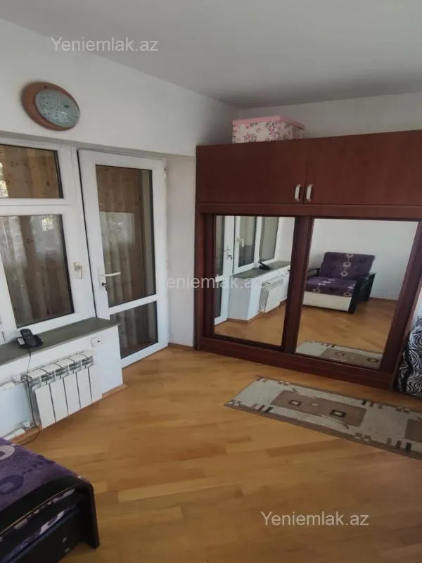 Satılır 2 otaqlı köhnə tikili 65 m²