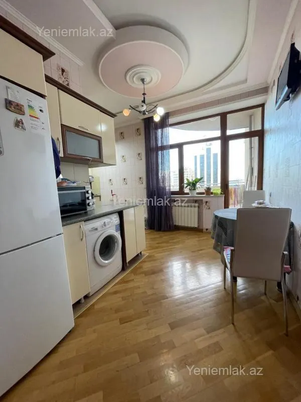 Satılır 4 otaqlı yeni tikili 186 m²