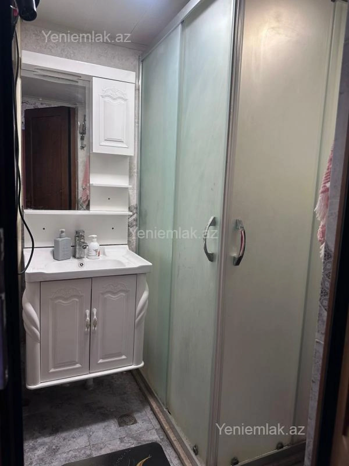 Satılır 2 otaqlı köhnə tikili 65 m²