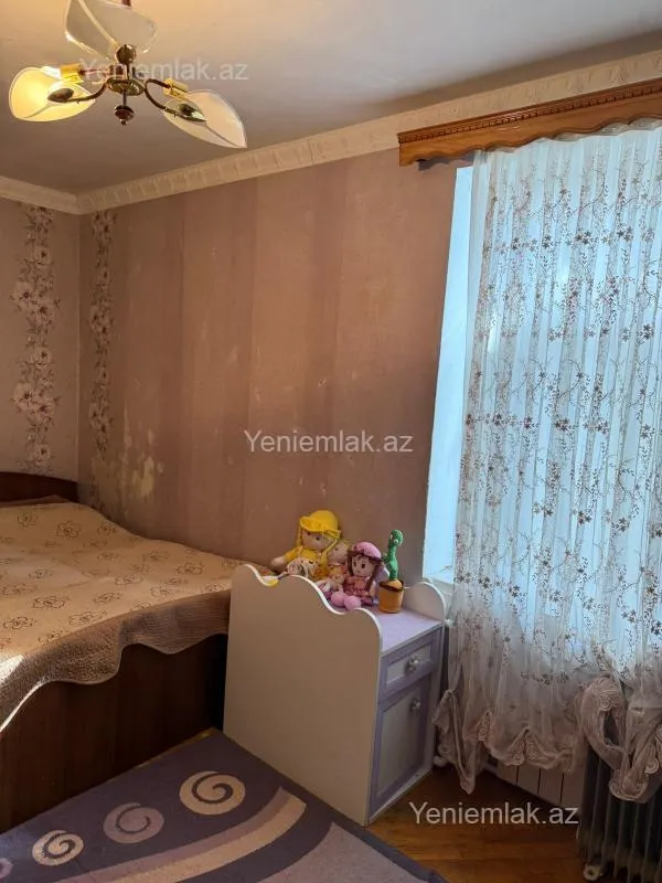 Satılır 2 otaqlı köhnə tikili 55 m²